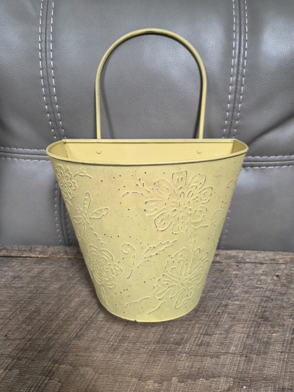 Rustic Yellow Floral Metal Hanging Planter Basket 10" Bin 1Q